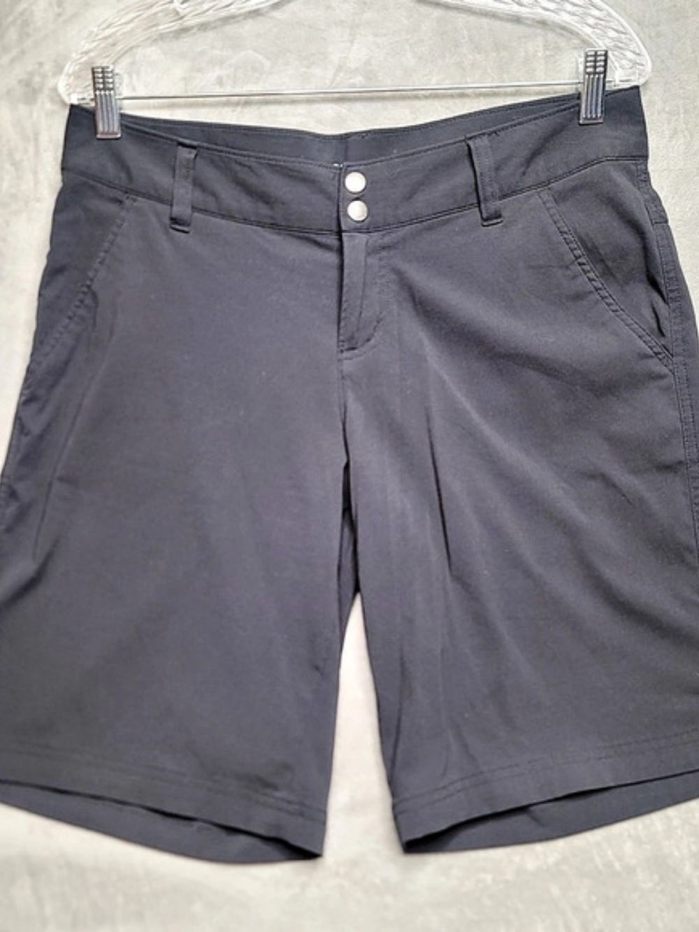 Columbia Omni-Shield Women’s Black Chino Shorts Stretch Sz 10 9" Inseam Pockets